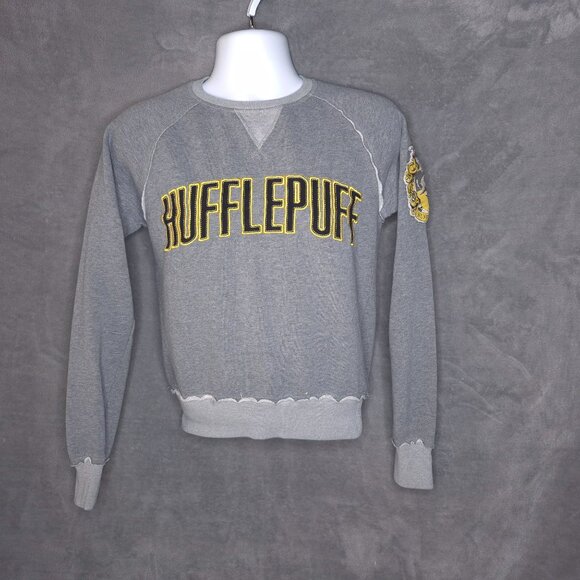 Universal Studios Hufflepuff Sweatshirt XS Harry Potter Crew Neck Embroidered - Picture 2 of 6
